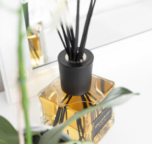 universcent-collection-diffuseurs-batonnets-parfums-ambiance-magasin-diffuseurs-3